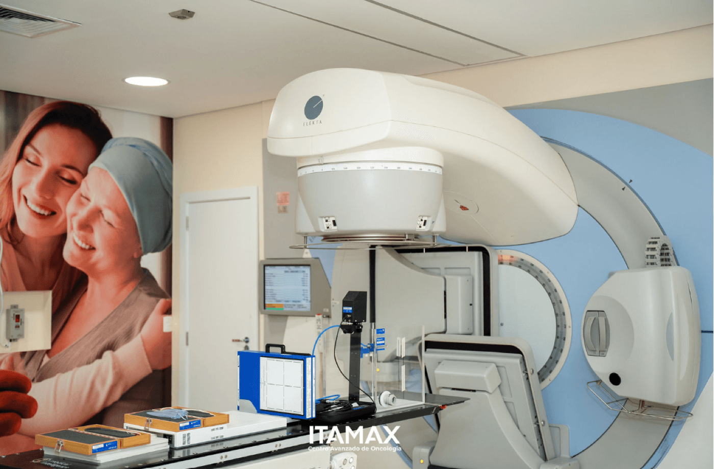 Acelerador lineal Elekta Synergy en la sala de tratamiento de Itamax